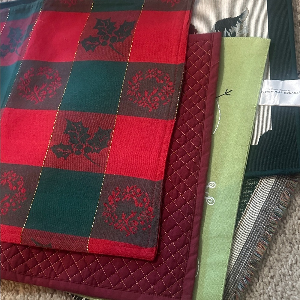 Festive Holiday Placemat assortment of 5- Red, Green, Burgundy, and Cream - Picture 12 of 12
